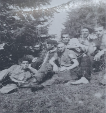 M.Nicolini (en bas à gauche) et ses compagnons du maquis « Gilet »